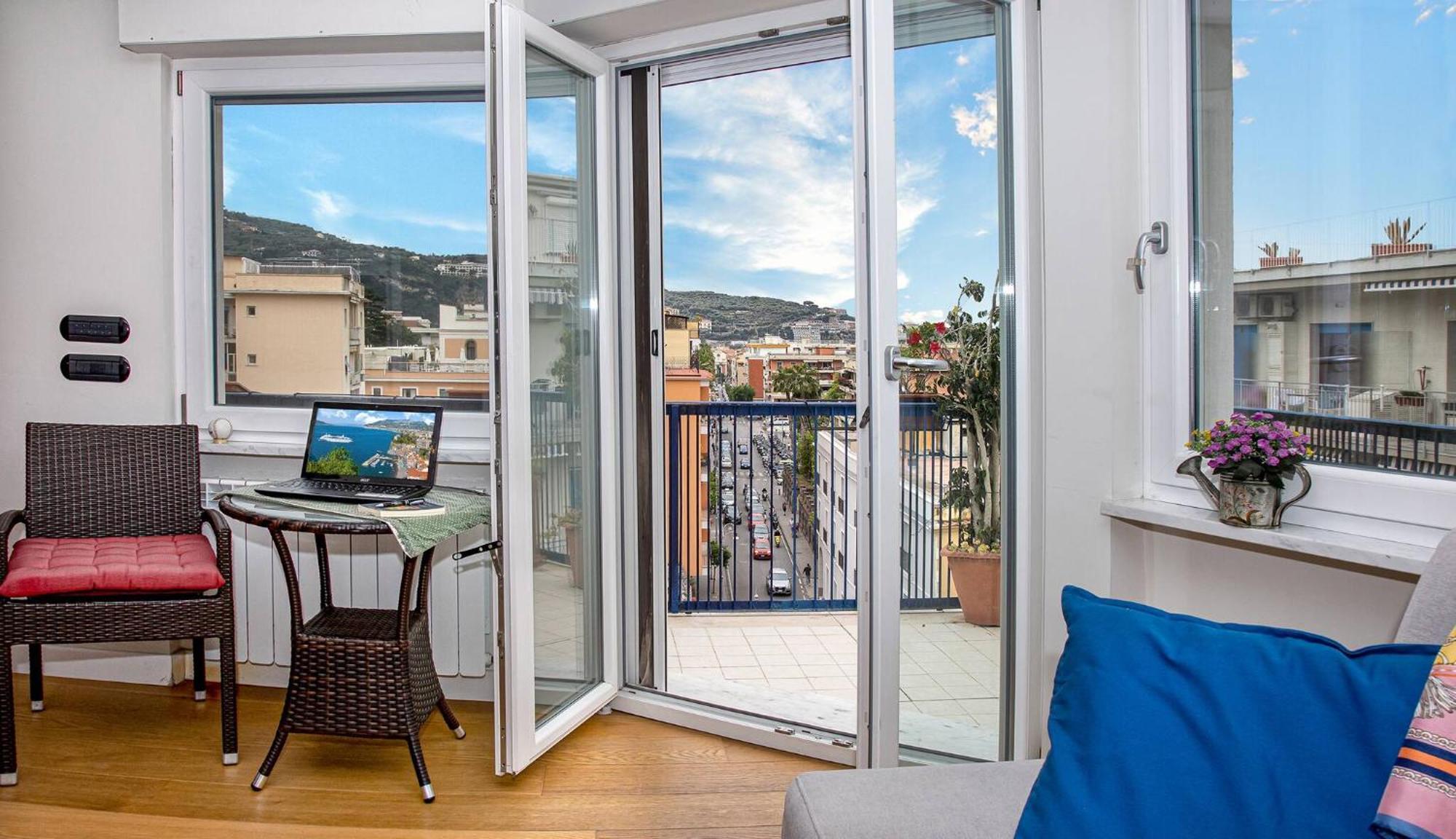 Maya Penthouse - Center Apartment Sorrento